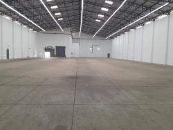 Alquiler bodega industrial 2000m2 con oficinas, Carapungo, Q