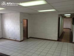 ALQUILER DE BODEGA EN COMPLEJO 990M2 CON OFICINA - QUITO.