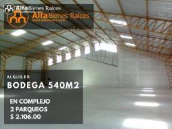 SE ALQUILA BODEGA EN COMPLEJO 540M2 - NORTE DE QUITO.