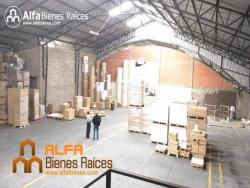 Se alquila excelente bodega con oficina - Quito 1500m2.
