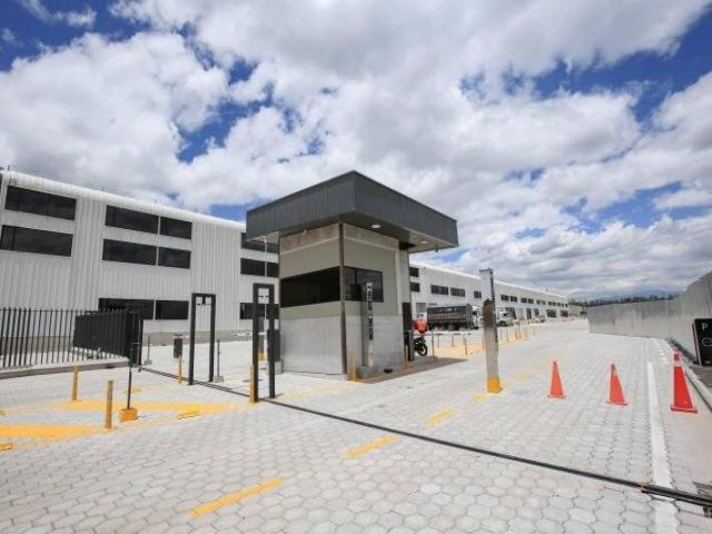 Bodega en alquiler 2000² -En Centro logístico - Quito