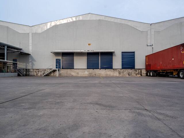 ¡Bodega Industrial de 2.500m² en Tababela, Quito: Tu Solució