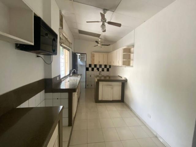 #4720 - Casa para Venta en Guayaquil - G