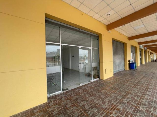 En alquiler local comercial 50m²- Dentro Parque Industrial, 