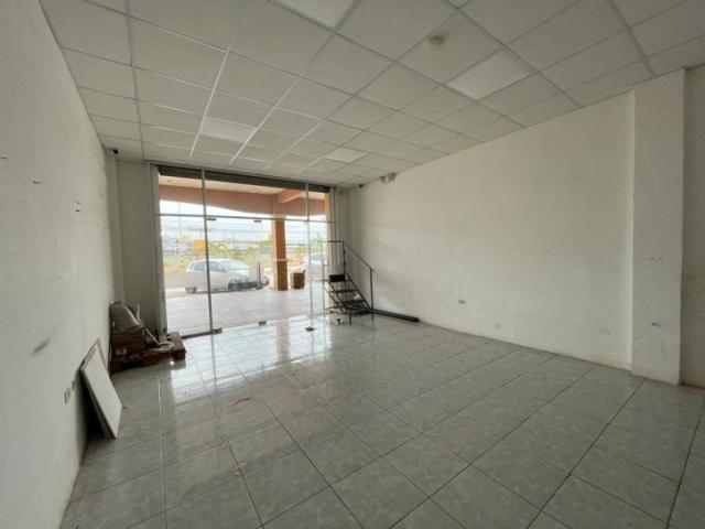 En alquiler local comercial 50m²- Dentro Parque Industrial, 