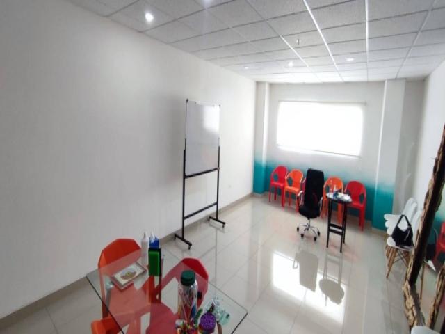 OFICINA EN VENTA 170M2- EDIFICIO CORPORATIVO- KM 2 VÍA A SAM