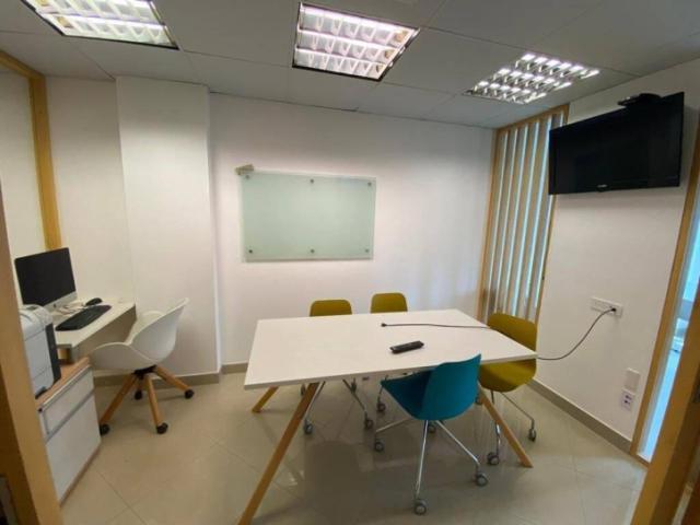 Oficina en alquiler amoblada 61m²- Edificio SBC, Vía a Sambo
