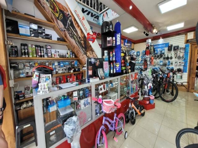 Alquiler LOCAL COMERCIAL ESQUINERO 2 plantas - 45670M2- UR