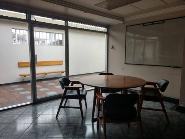 VENTA OFICINALOCAL 150M2- Dentro de centro Comercial en CEN