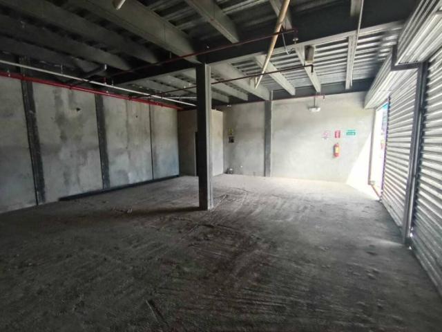 Alquiler Local/Oficina de 69.17m2 - En Plaza Comercial - Vía