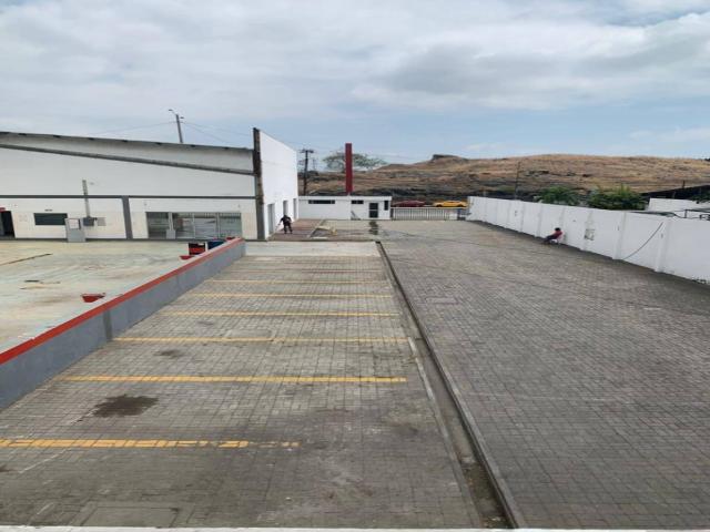 Alquiler local comercial ideal showroom 2500m2- Av Juan Tan