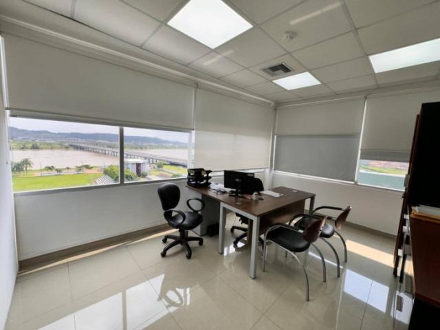 Alquiler oficina 57m2-Edif. River Plaza, Av. León Febres Cor