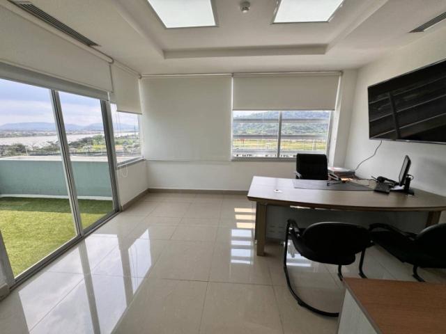 Alquiler oficina 57m2-Edif. River Plaza, Av. León Febres Cor