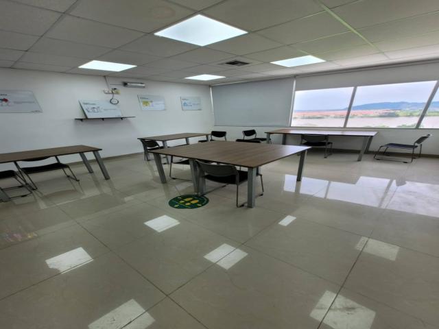En alquiler oficina 49m2- Centro Empresarial Av León F Co