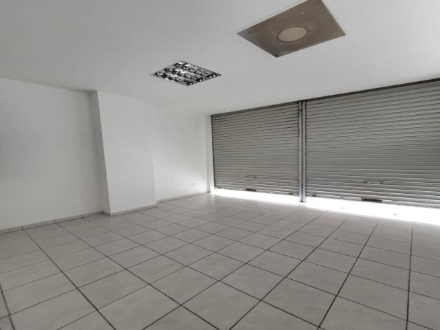 Alquiler Local Comercial 196m2-Av. Juan Tanca Marengo y Av. 