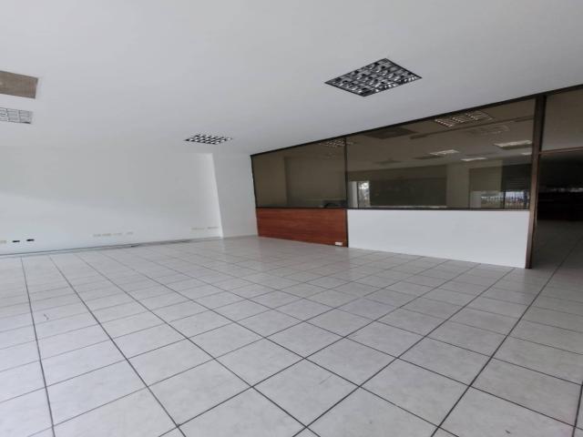 Alquiler Local Comercial 196m2-Av. Juan Tanca Marengo y Av. 