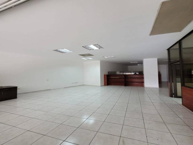 Alquiler Local Comercial 196m2-Av. Juan Tanca Marengo y Av. 