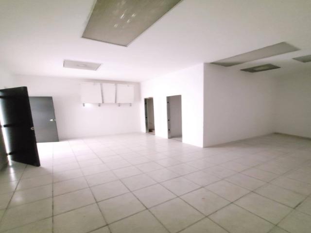 Alquiler Local Comercial 225m2-Av. Juan Tanca Marengo y Av. 