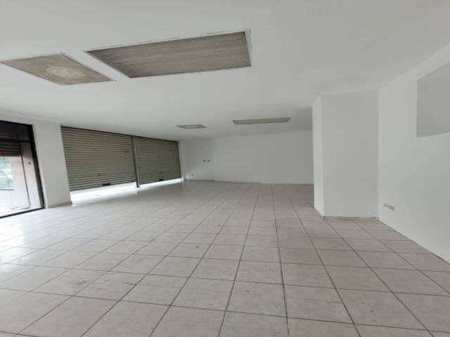 Alquiler Local Comercial 225m2-Av. Juan Tanca Marengo y Av. 