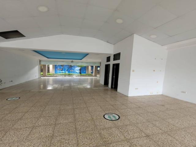 Local comercial en alquiler 72m2 - Centro Comercial Garzocen