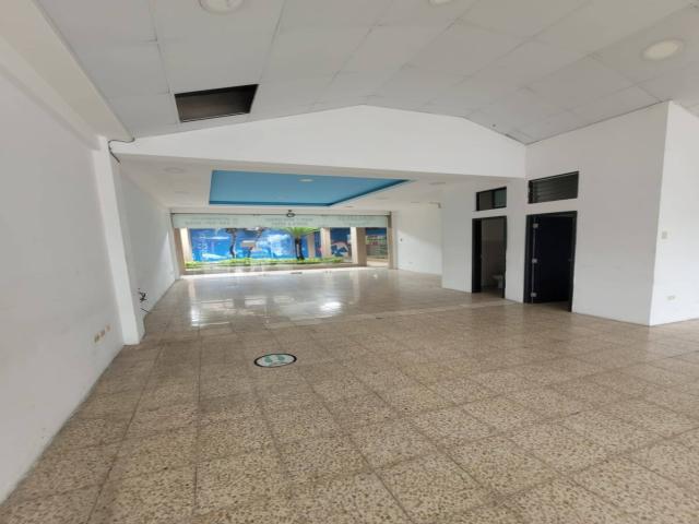 Local comercial en alquiler 72m2 - Centro Comercial Garzocen