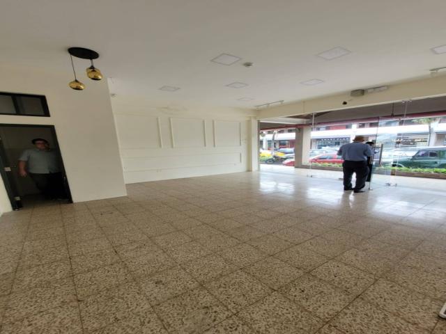 Local comercial en alquiler 36m2 - Centro Comercial Garzocen
