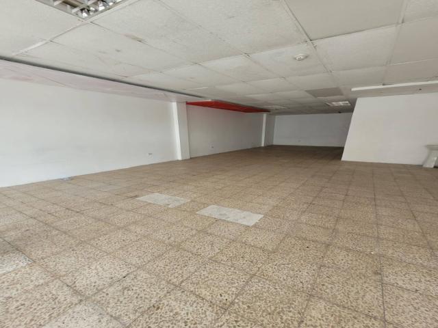 Local comercial en alquiler 76m2 - Centro Comercial Garzocen