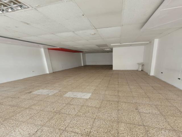 Local comercial en alquiler 76m2 - Centro Comercial Garzocen