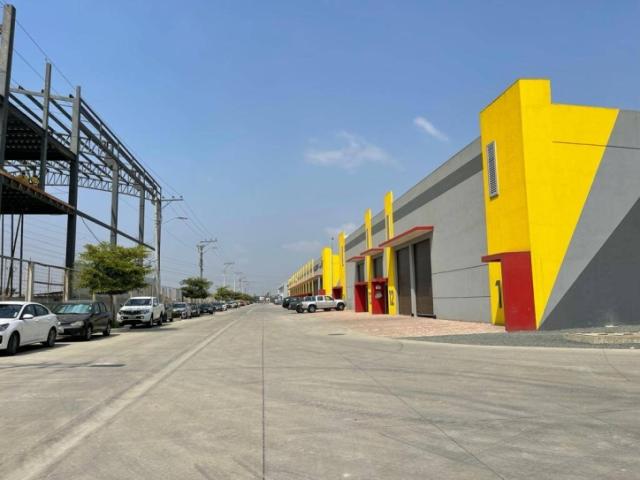 Bodega en venta 308m² -  Parque Industrial Almax Vía a Samb