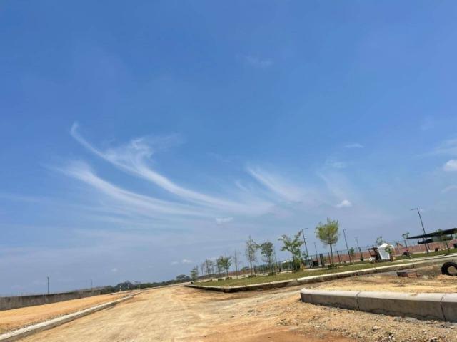 Terrenos comerciales en venta 576m² - En complejo - Vía Durá
