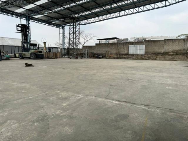 VentaAlquiler Terreno techado con oficinas 2000m²- Vía a Da